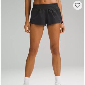 Lululemon Hotty Hot low rise 2.5 inch short